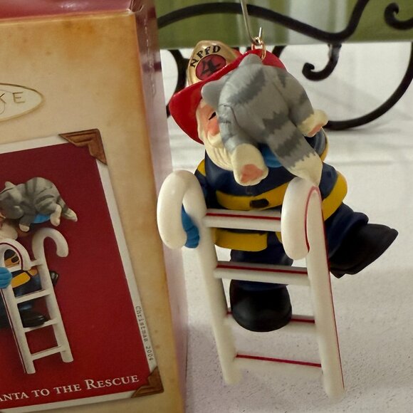 HALLMARK Fireman Keepsake Santa to the Rescue 2004 - Picture 3 of 5